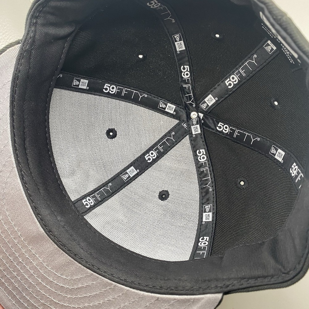 New York Yankees Hat All Black New Era 59fifty Fitted 7 VGC Blackout Large Logo - Picture 9 of 11